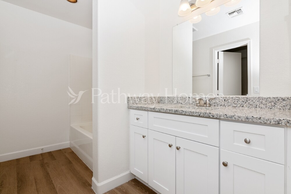 Building Photo - 8839 W Manzanita Dr