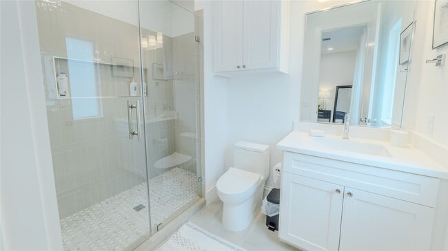 Building Photo - 974 W 43rd St