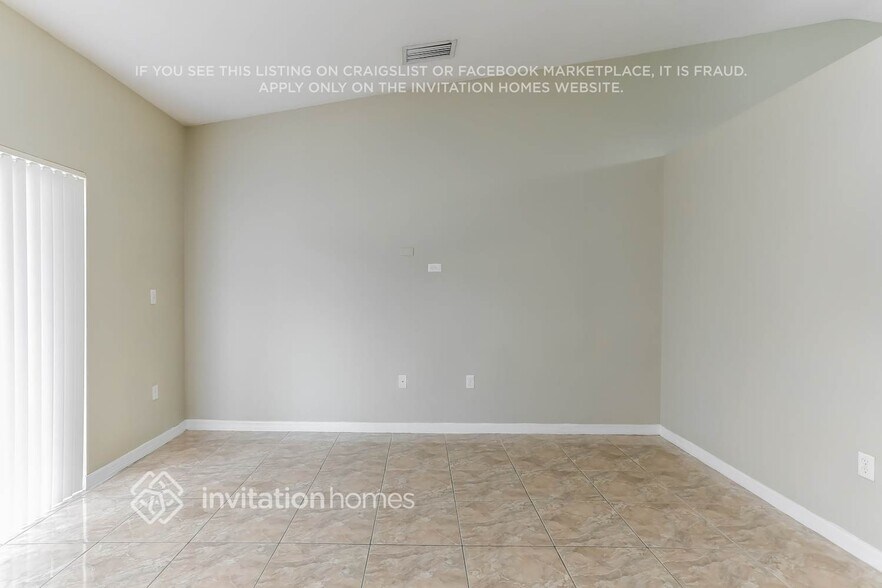 Building Photo - 5851 SW 163rd Pl