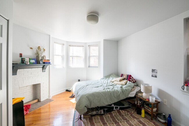 Building Photo - Large Center City Rittenhouse Four Bedroom Home