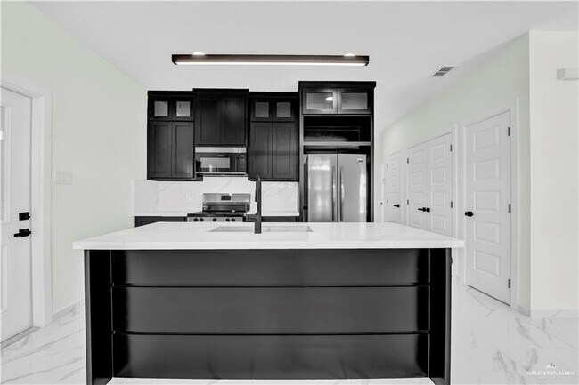 Building Photo - 10 Buccaneer Dr