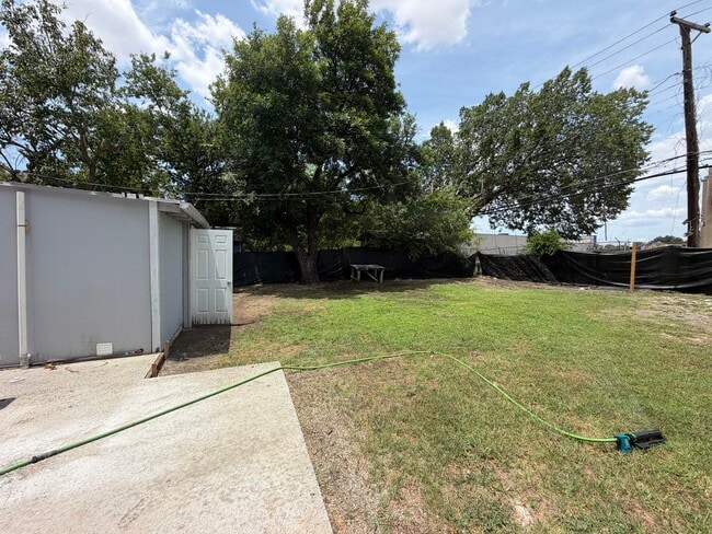 Building Photo - 714 SW Dallas St