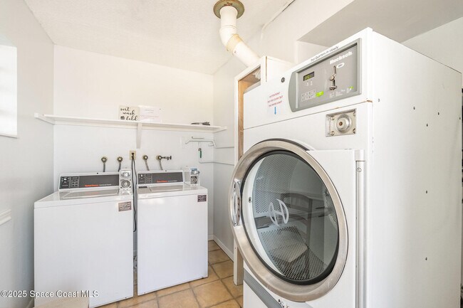 Building Photo - 4800 Ocean Beach Blvd