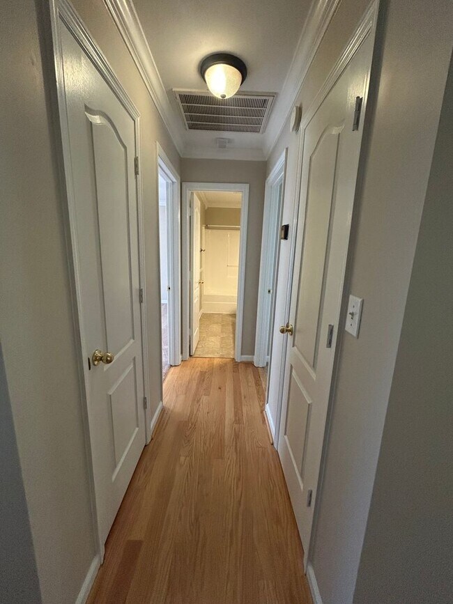 Building Photo - 5988 Vinemont Dr NW