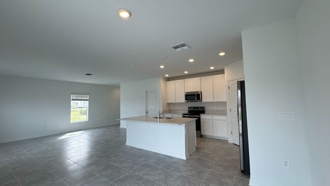 Building Photo - 3430 Howell Dr