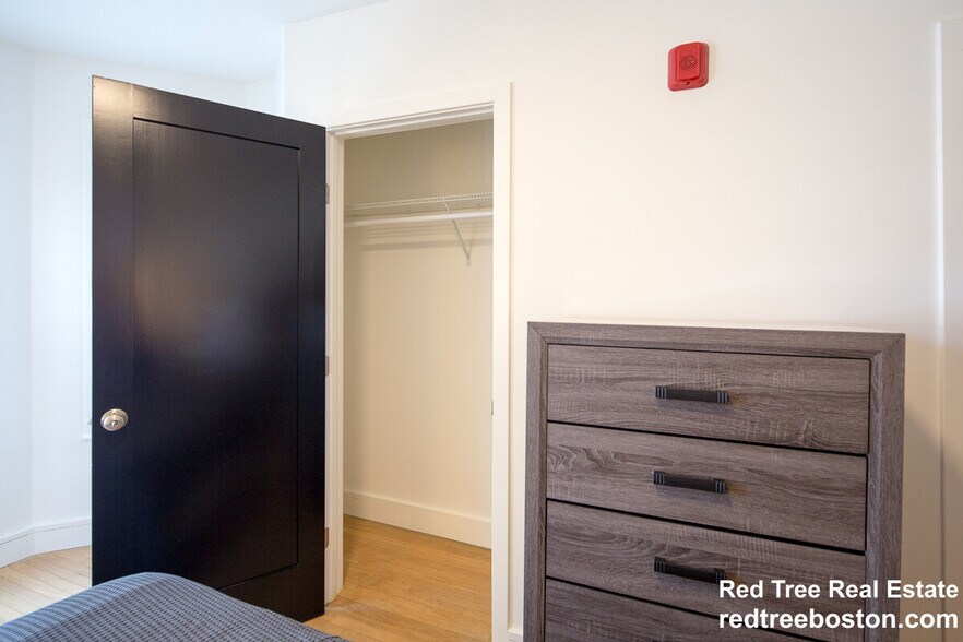 Building Photo - 92 Brown St