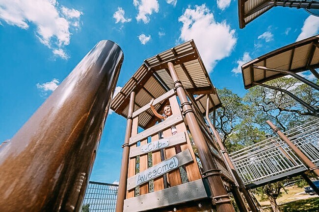 Building Photo - Beautiful 3036 SF Home - 5 Bed/3 Bath + Media Room and Game Room! - Hidden Trails, Bulverde