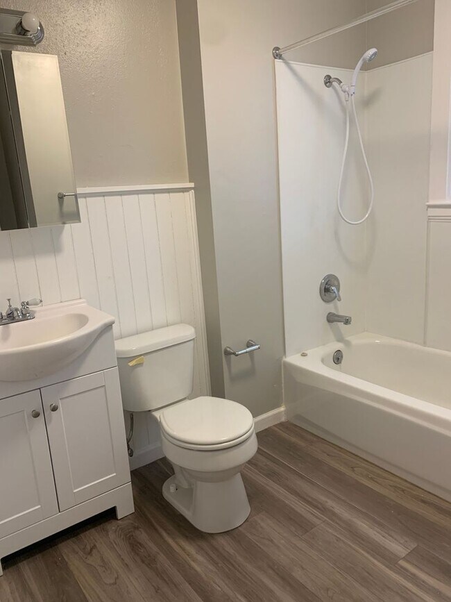 Building Photo - 950