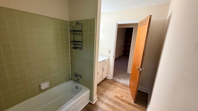 Building Photo - Antioch House - 2 bedrooms , 1.5 bathroom