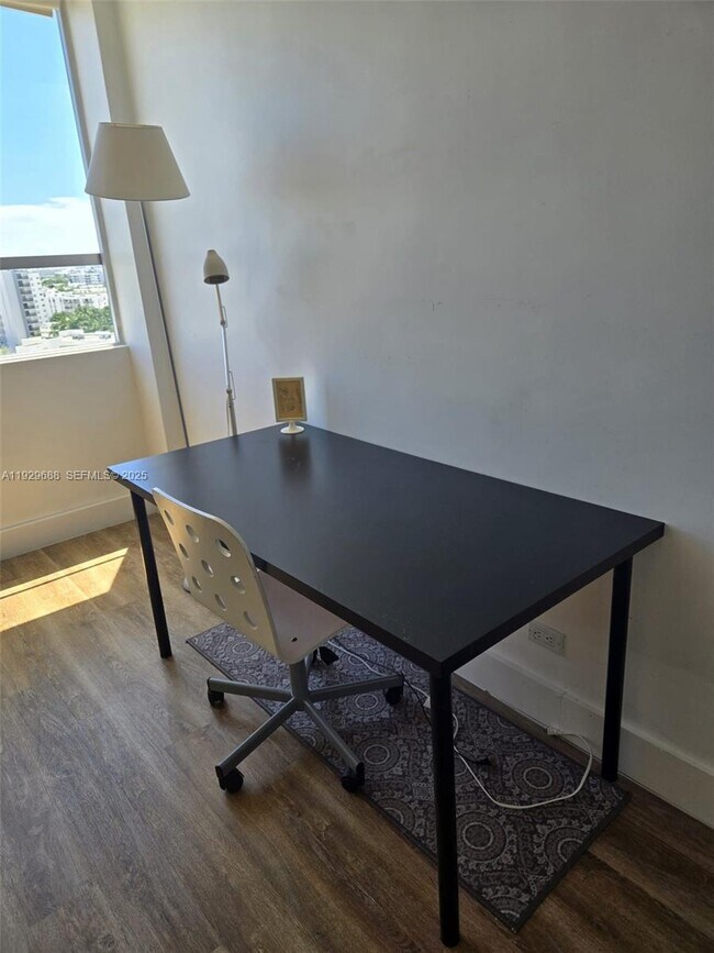 Building Photo - 1500 Bay Rd