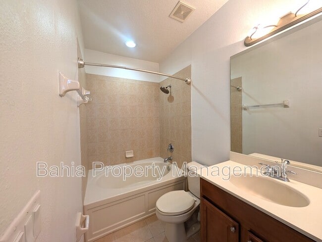 Building Photo - 14120 Oakham St