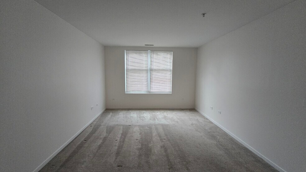 Cozy and comfortable bedroom - 125 N Euclid Ave