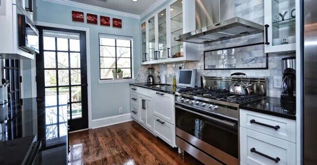 Building Photo - 600 Hermitage Ct