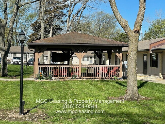 Building Photo - Le Grand Apartments Available for your May move in.
