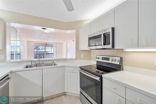Building Photo - 7866 Trent Dr