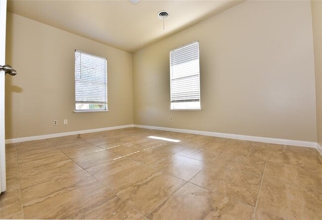 Building Photo - 7605 Carriage Dr