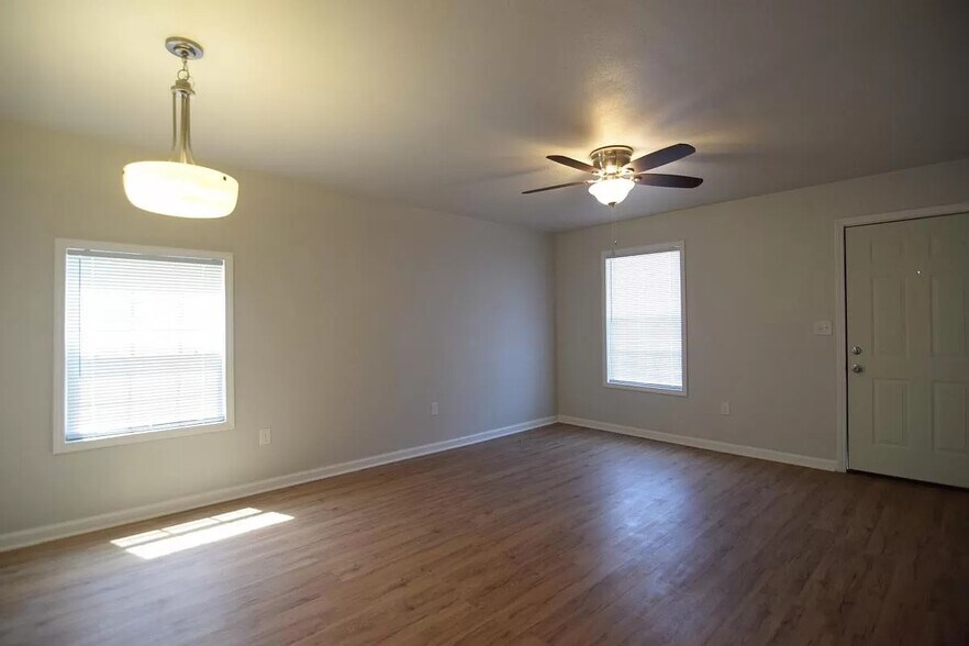 Building Photo - 1319 S 5th St