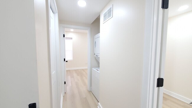 Building Photo - 1819 Judson St