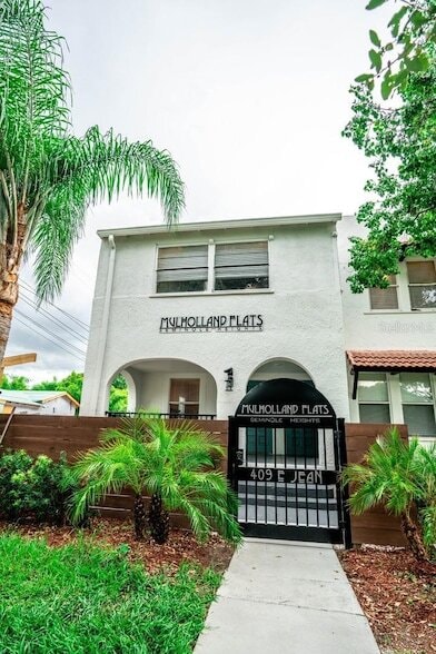 Building Photo - 409 E Jean St