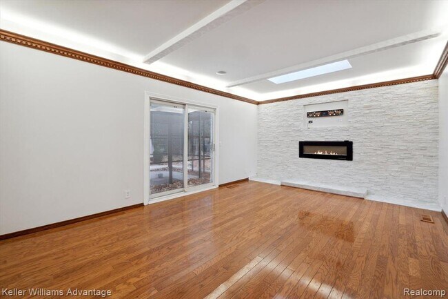 Building Photo - 19263 Sunset St