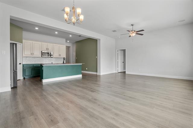 Building Photo - 1440 Lakeview Dr