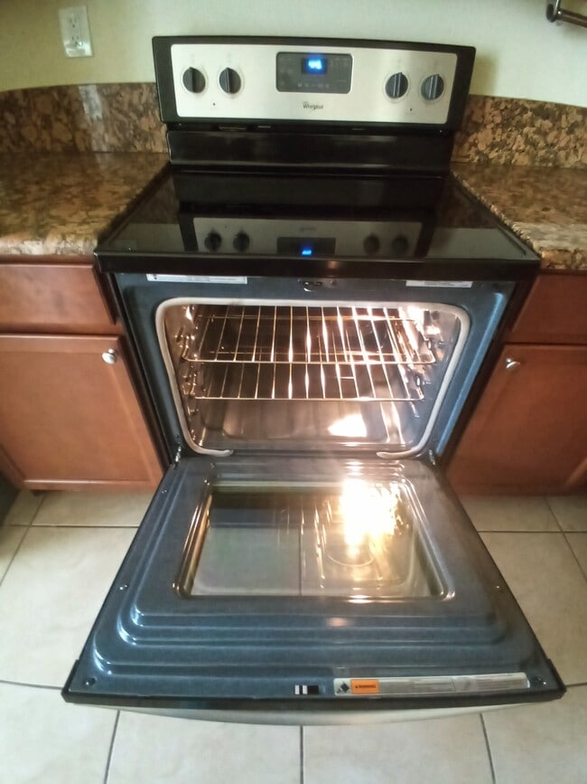 Building Photo - 9010 SW 169th Ave