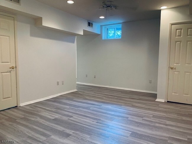 Building Photo - 250 S Ridgedale Ave