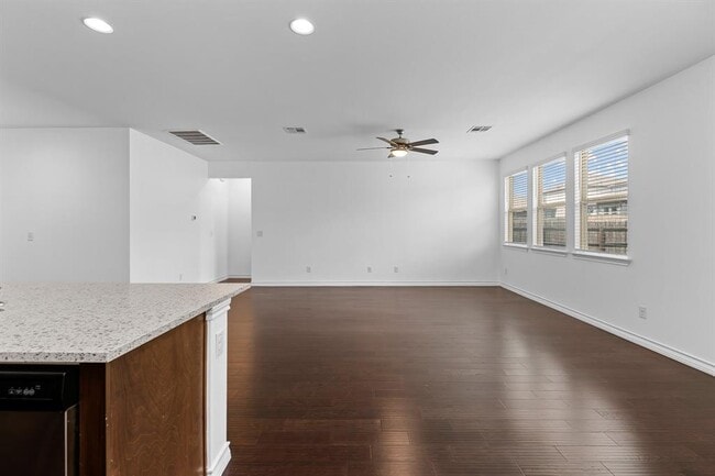 Building Photo - 208 Magna Ln