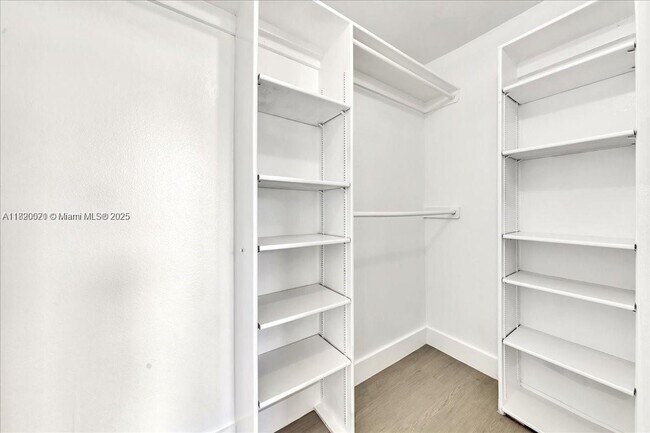 Building Photo - 1750 W 46th St