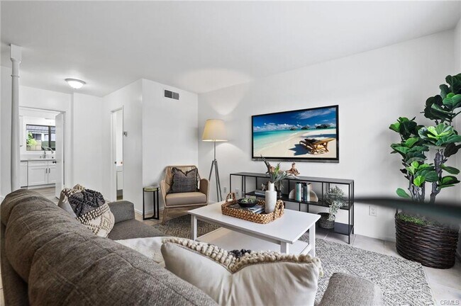 Building Photo - 3342 Bradbury Rd