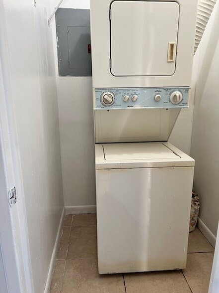 Washer/Dryer - 9741 Fontainebleau Blvd