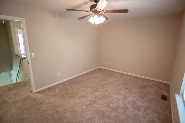 Building Photo - 1329 Valley Creek Ln