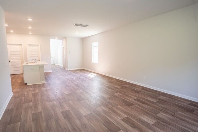 Building Photo - 142 Geranium Wy
