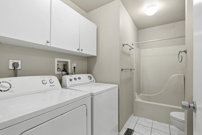 Building Photo - 72 Chelmsford Ct