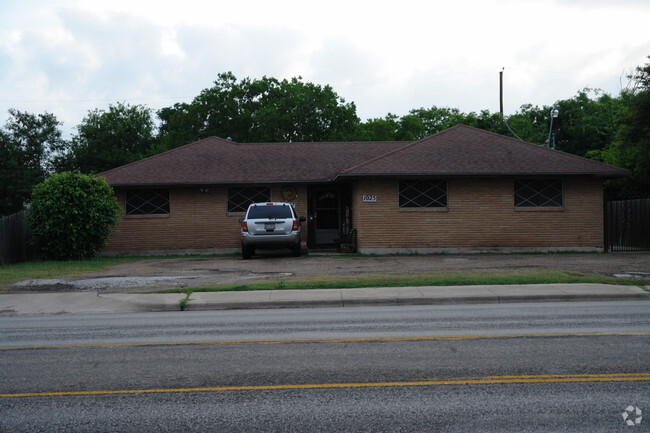 Building Photo - 1025-1027 Airline Rd