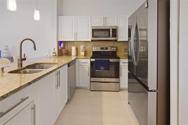 Building Photo - 10800 NW 82nd Terrace