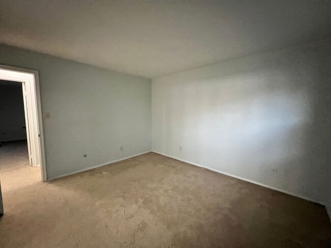 Building Photo - Three-bedroom, two-and-a-half bathrooms in...