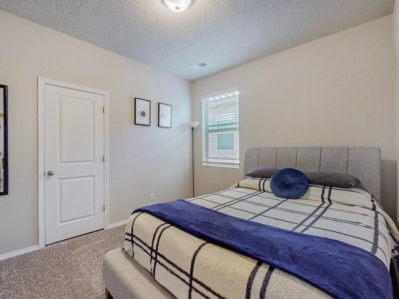 Building Photo - 2023 Silver Dollar St SE