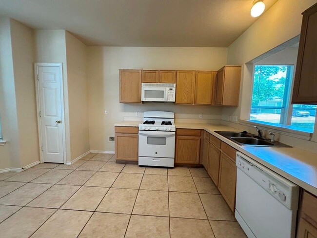 Building Photo - 251 Utterback