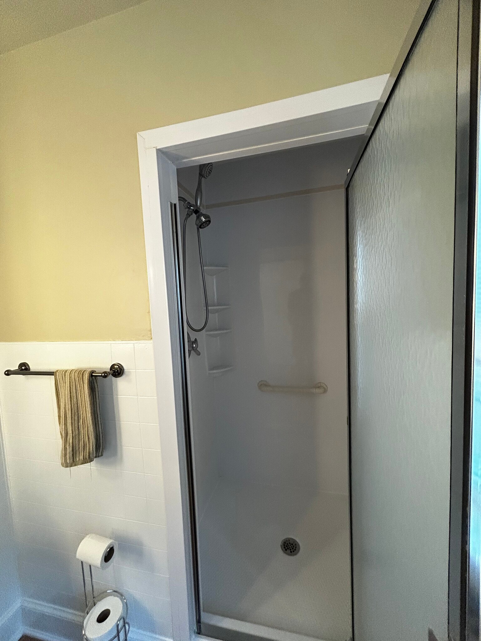 Bath - 806 Broadway