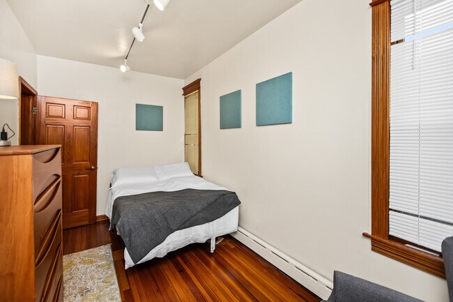 Building Photo - 4634 N Kennicott Ave