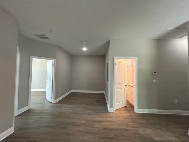 Building Photo - Renovated 3 Bedroom, 2 Bath Duplex Home in...