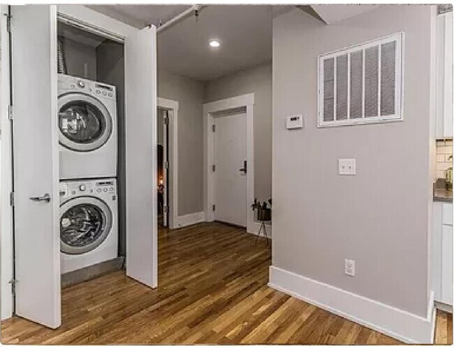 Building Photo - 1407 Vine St