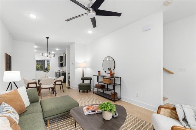 Building Photo - 1438 Walker Pl SE