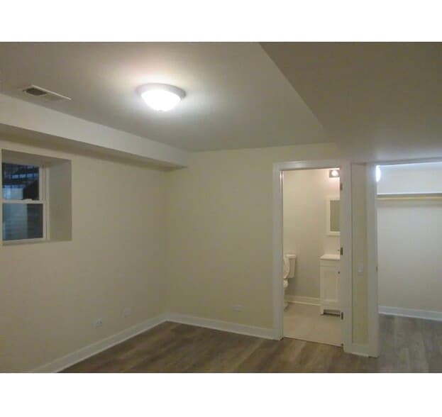 Building Photo - 2020 N Bissell St