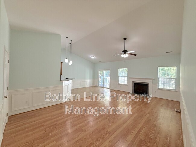 Building Photo - 10226 Highland Creek Cir