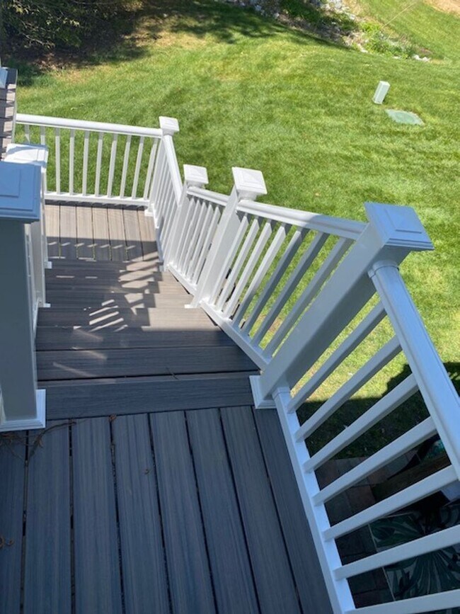 Building Photo - -- AVAILABLE MAY 8TH -- 3 BR / 3.5 BA End Unit Townhome, Available May 8th!