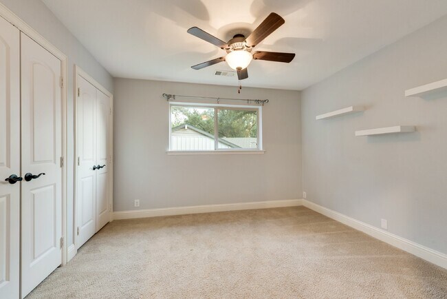 Building Photo - Spacious Elegance 5-Bed, 4.5-Bath Home with outside oasis