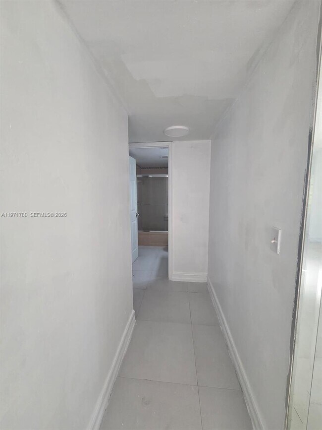 Building Photo - 1020 NW 80th Ave