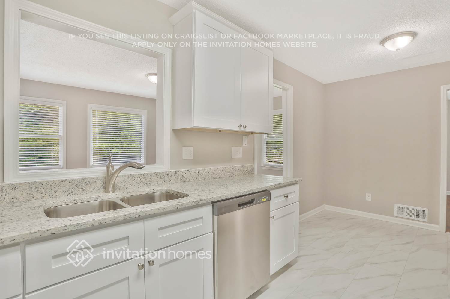 Building Photo - 400 Hidden Valley Dr SE